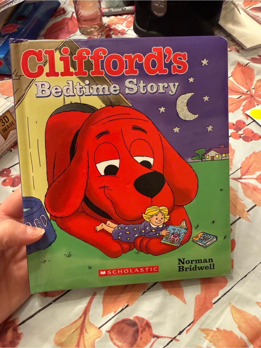 Scholastic Clifford's Bedtime Story - Red and Purple Illustrated Cover